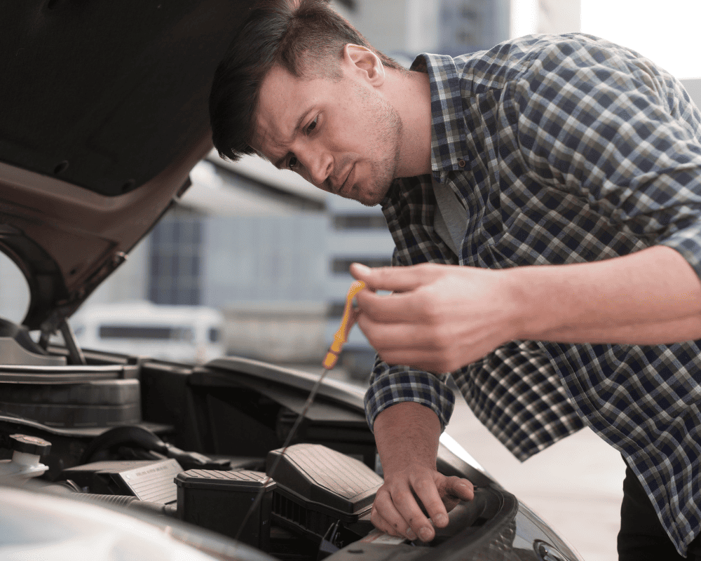 Como saber o momento certo para trocar o óleo do seu carro?